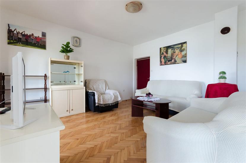 Apartment A2, for 8 persons