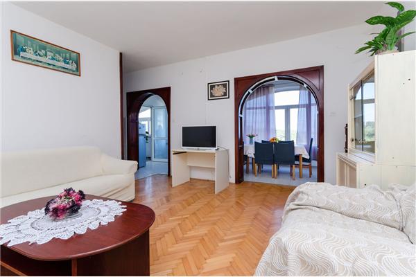Apartment A2, for 8 persons