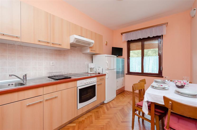Apartment A1, for 5 persons