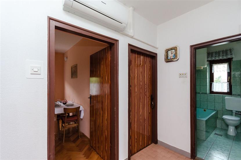 Apartment A1, for 5 persons