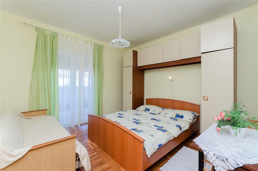 Apartment A1, for 5 persons