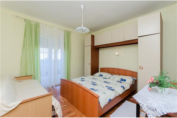 Apartment A1, for 5 persons