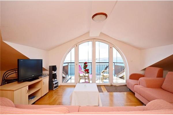 Apartment A4, for 6 persons