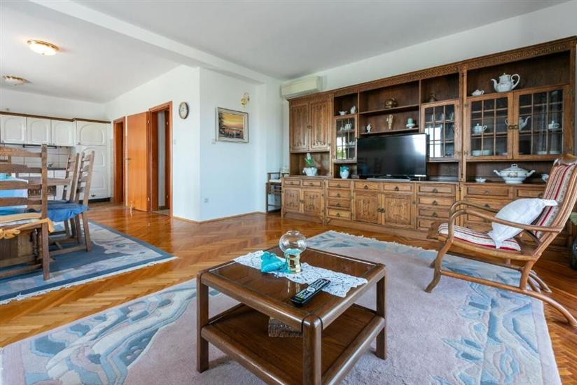 Apartment A1, for 5 persons