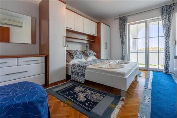 Apartment A1, for 5 persons