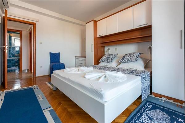 Apartment A1, for 5 persons