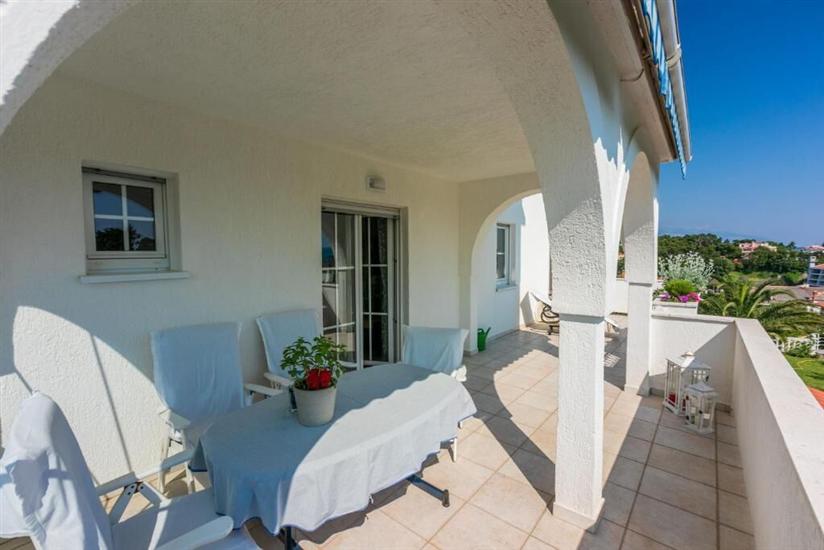 Apartment A1, for 5 persons