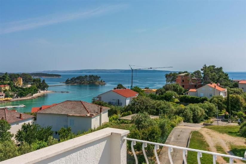 Apartment A4, for 6 persons