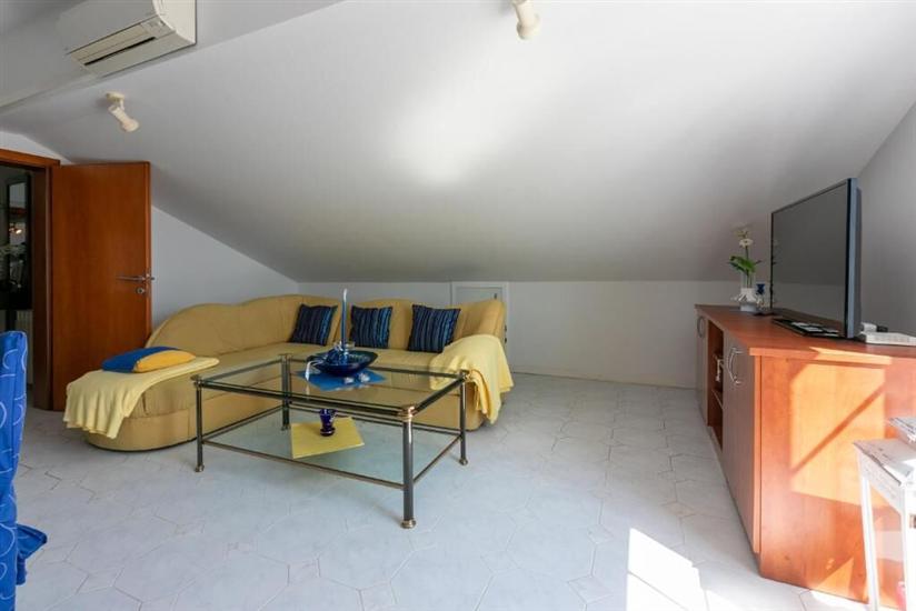 Apartment A4, for 6 persons