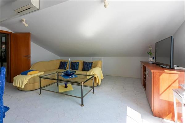 Apartment A4, for 6 persons