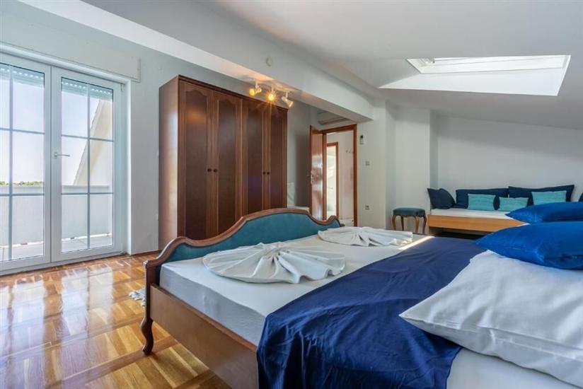 Apartment A4, for 6 persons