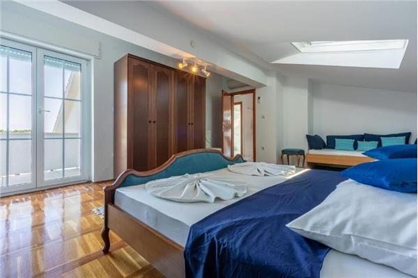 Apartment A4, for 6 persons