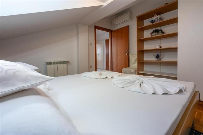 Apartment A4, for 6 persons