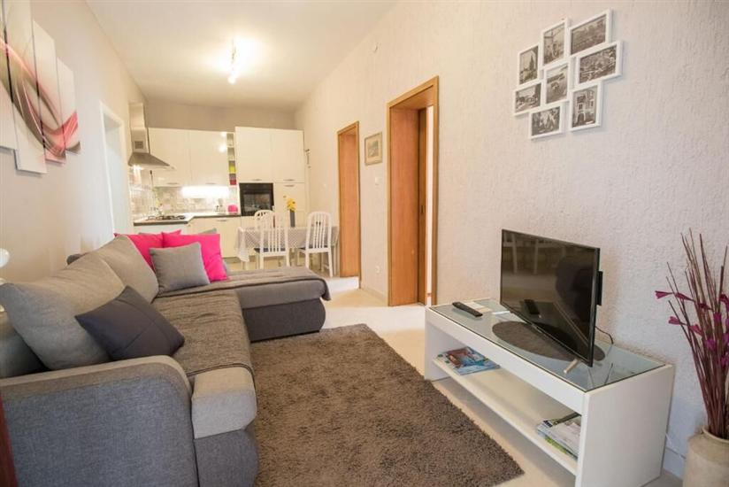 Apartment A1, for 5 persons