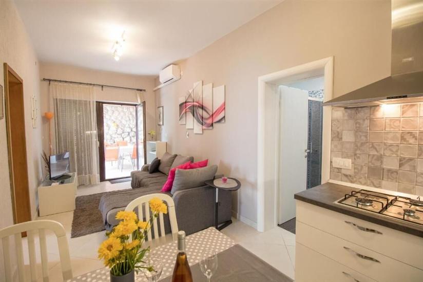 Apartment A1, for 5 persons