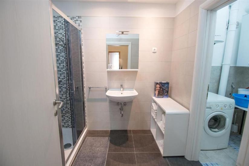 Apartment A1, for 5 persons