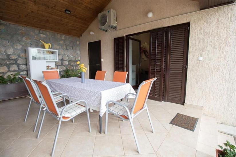 Apartment A1, for 5 persons