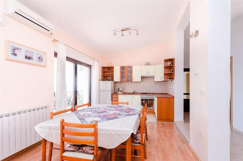 Apartment A2, for 5 persons