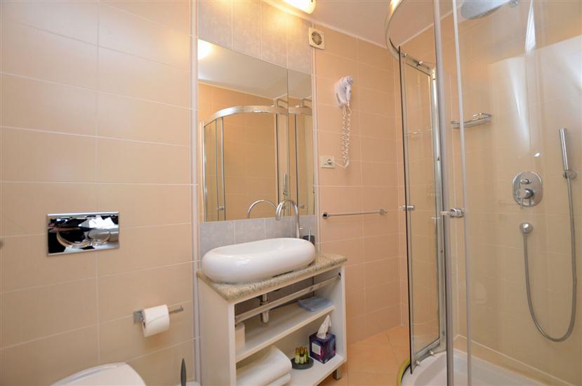 Room S1, for 2 persons