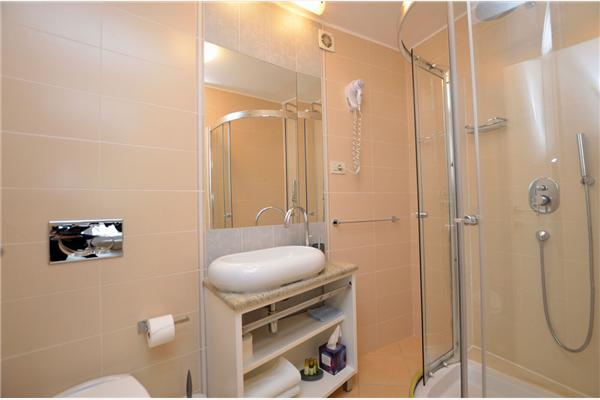 Room S1, for 2 persons