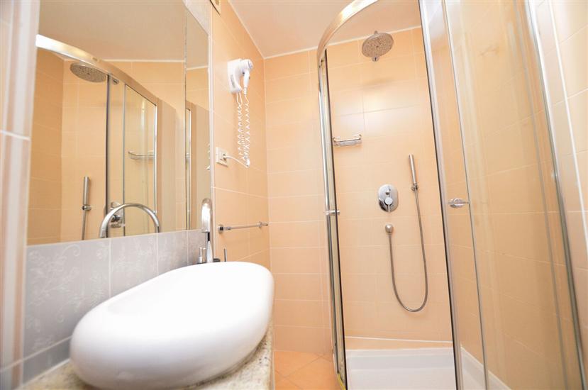 Room S1, for 2 persons