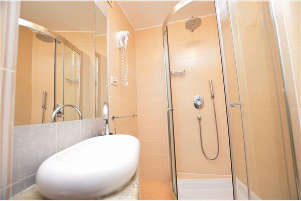 Room S1, for 2 persons