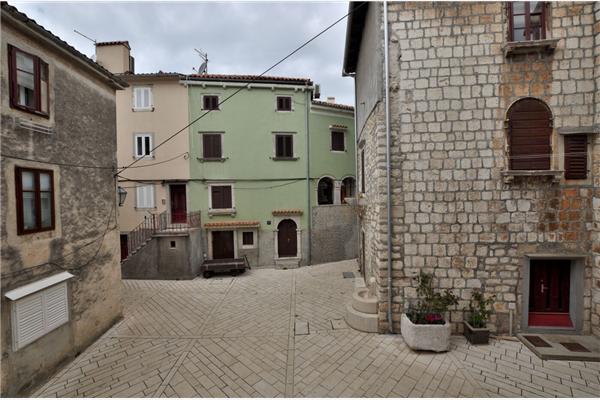 Room S1, for 2 persons