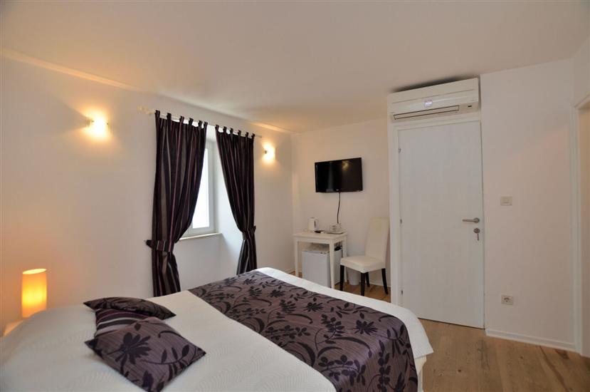 Room S3, for 2 persons