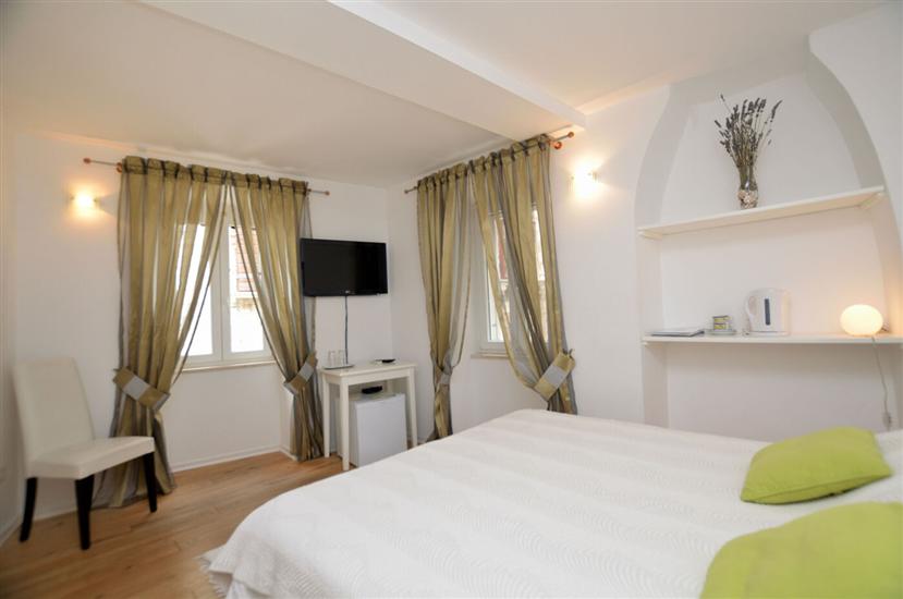 Room S2, for 2 persons