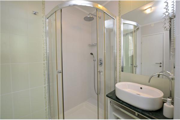 Room S4, for 2 persons