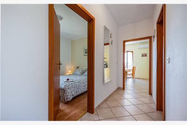 Apartment A1, for 5 persons