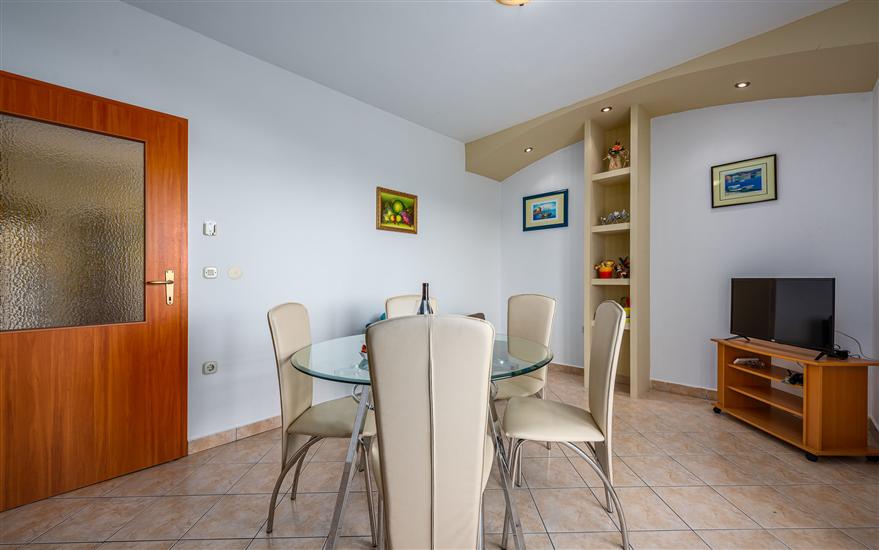 Apartment A4, for 5 persons
