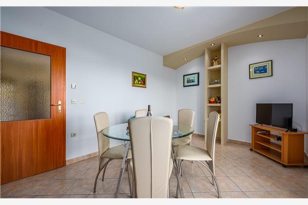 Apartment A4, for 5 persons