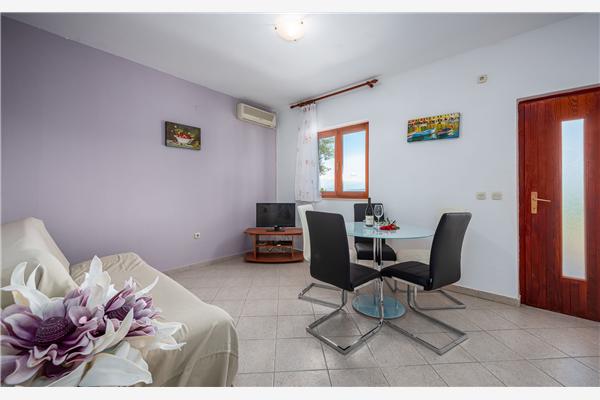 Apartment A5, for 5 persons