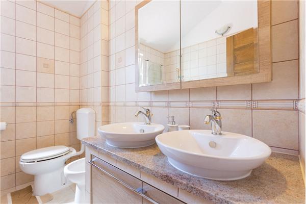 House K1, for 10 persons