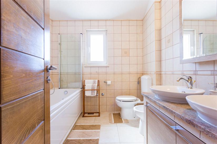 House K1, for 10 persons