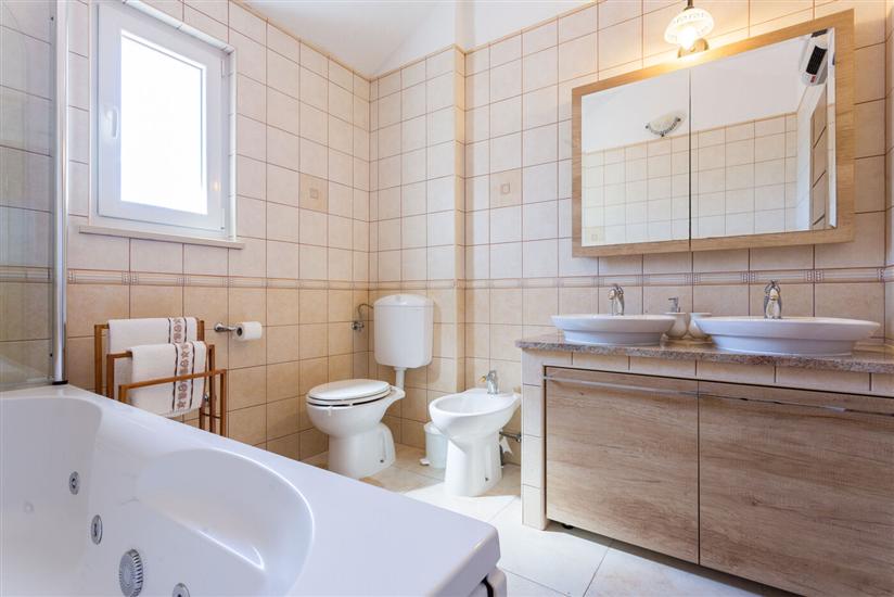 House K1, for 10 persons