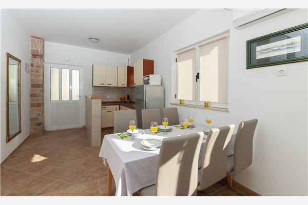 Apartment A1, for 6 persons