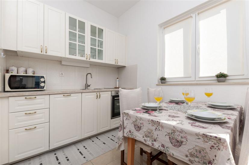 Apartment A2, for 6 persons