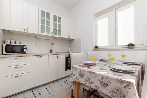 Apartment A2, for 6 persons
