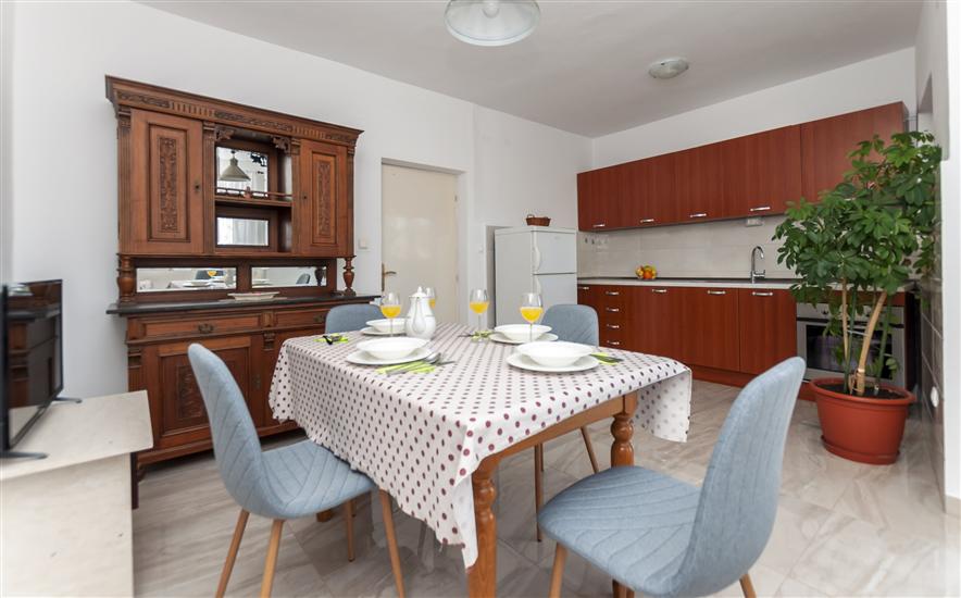 Apartment A3, for 6 persons