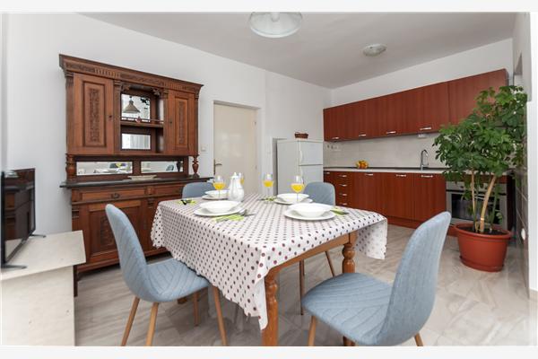 Apartment A3, for 6 persons