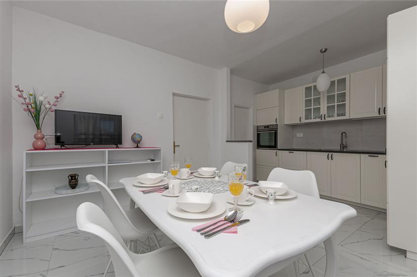 Apartment A4, for 6 persons