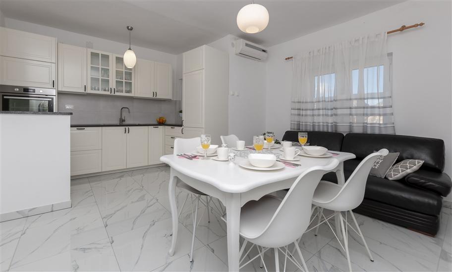 Apartment A4, for 6 persons