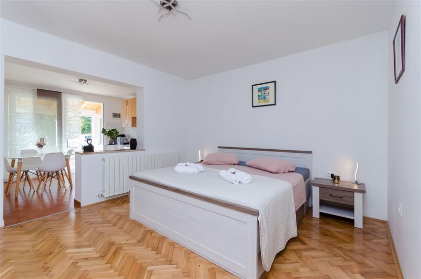 Apartment A4, for 3 persons