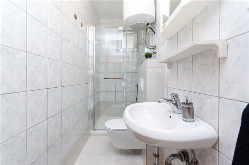 Apartment A1, for 5 persons