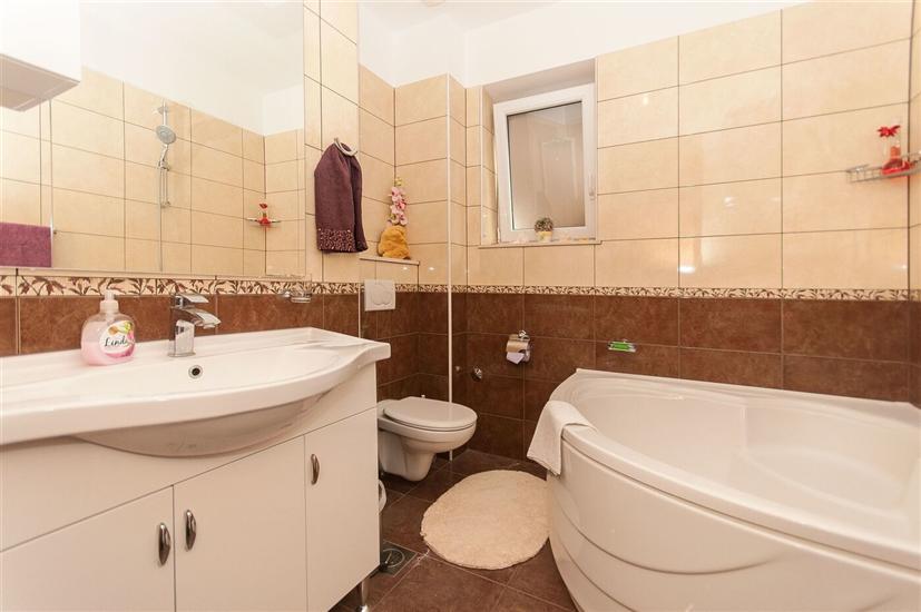 Apartment A1, for 7 persons