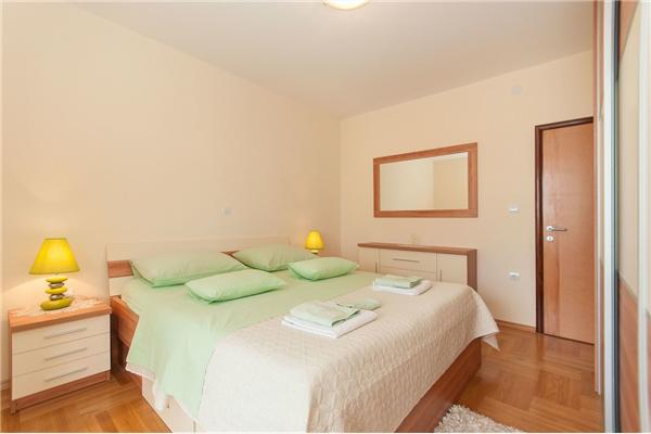 Apartment A1, for 7 persons