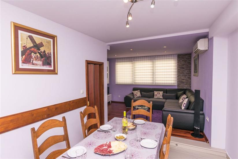 Apartment A5, for 6 persons