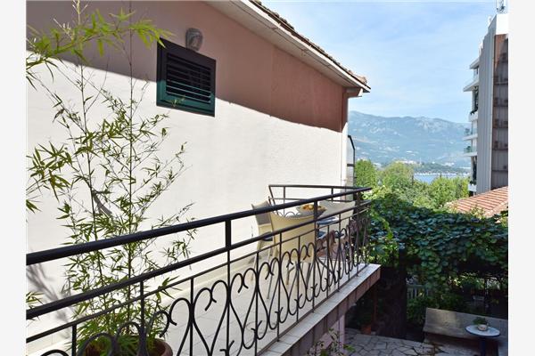 Room S1, for 3 persons